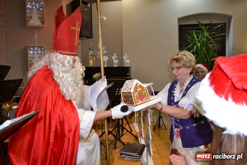 Zdjęcie w galerii na portalu naszraciborz.pl: Coraz bliżej święta, czyli doroczny kiermasz wypieków i ozdób w Tworkowie wiadomości z regionu