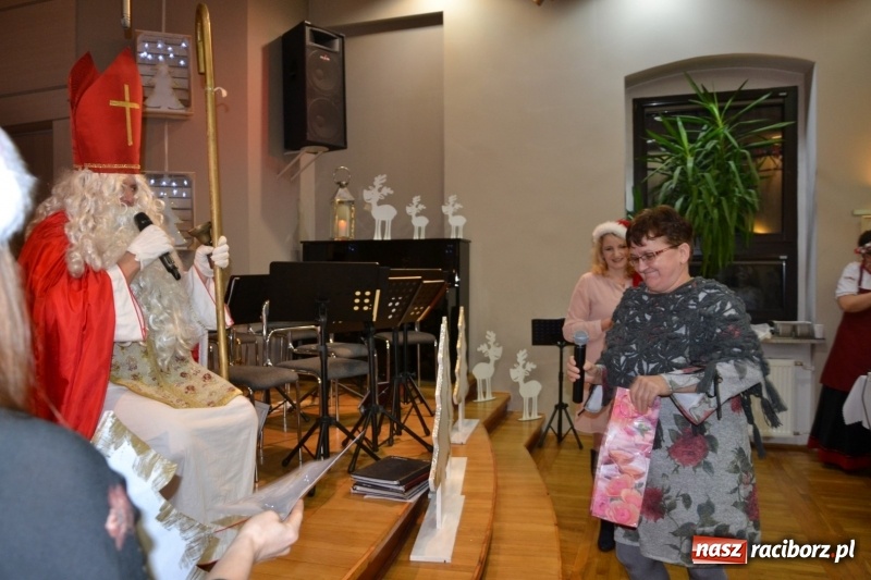 Zdjęcie w galerii na portalu naszraciborz.pl: Coraz bliżej święta, czyli doroczny kiermasz wypieków i ozdób w Tworkowie wiadomości z regionu