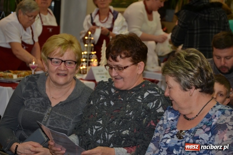 Zdjęcie w galerii na portalu naszraciborz.pl: Coraz bliżej święta, czyli doroczny kiermasz wypieków i ozdób w Tworkowie wiadomości z regionu