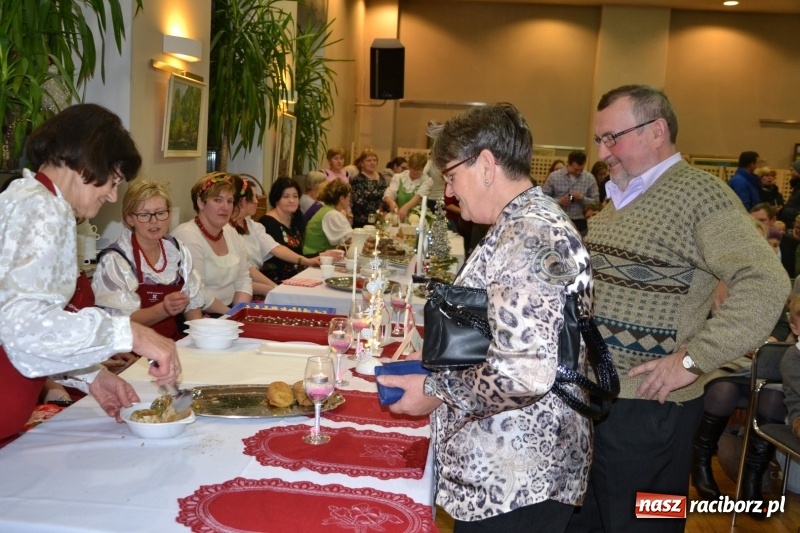 Zdjęcie w galerii na portalu naszraciborz.pl: Coraz bliżej święta, czyli doroczny kiermasz wypieków i ozdób w Tworkowie wiadomości z regionu