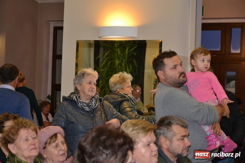 Zdjęcie w galerii na portalu naszraciborz.pl: Coraz bliżej święta, czyli doroczny kiermasz wypieków i ozdób w Tworkowie wiadomości z regionu