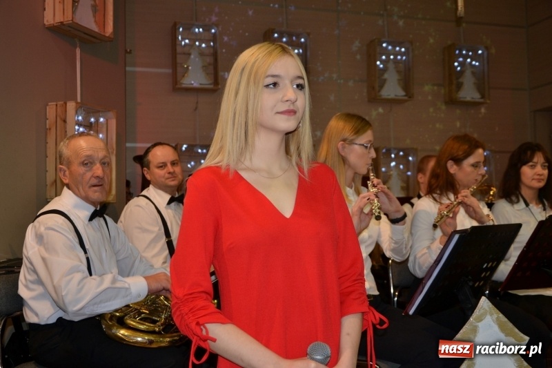 Zdjęcie w galerii na portalu naszraciborz.pl: Coraz bliżej święta, czyli doroczny kiermasz wypieków i ozdób w Tworkowie wiadomości z regionu