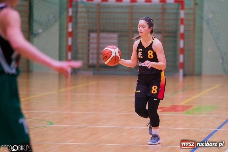 Zdjęcie w galerii na portalu naszraciborz.pl: Koszykarski dreszczowiec w Arenie Rafako wiadomości z regionu