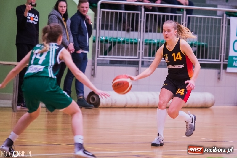 Zdjęcie w galerii na portalu naszraciborz.pl: Koszykarski dreszczowiec w Arenie Rafako wiadomości z regionu