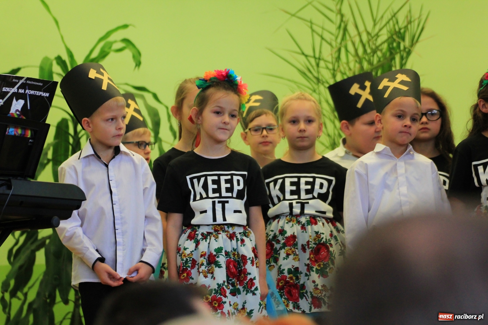 Zdjęcie w galerii na portalu naszraciborz.pl: Barbórka 2017, czyli występy dla górników w kobylskim Domu Kultury wiadomości z regionu