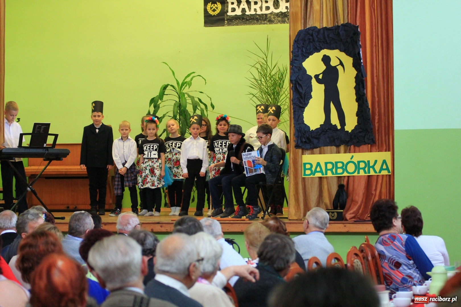 Zdjęcie w galerii na portalu naszraciborz.pl: Barbórka 2017, czyli występy dla górników w kobylskim Domu Kultury wiadomości z regionu