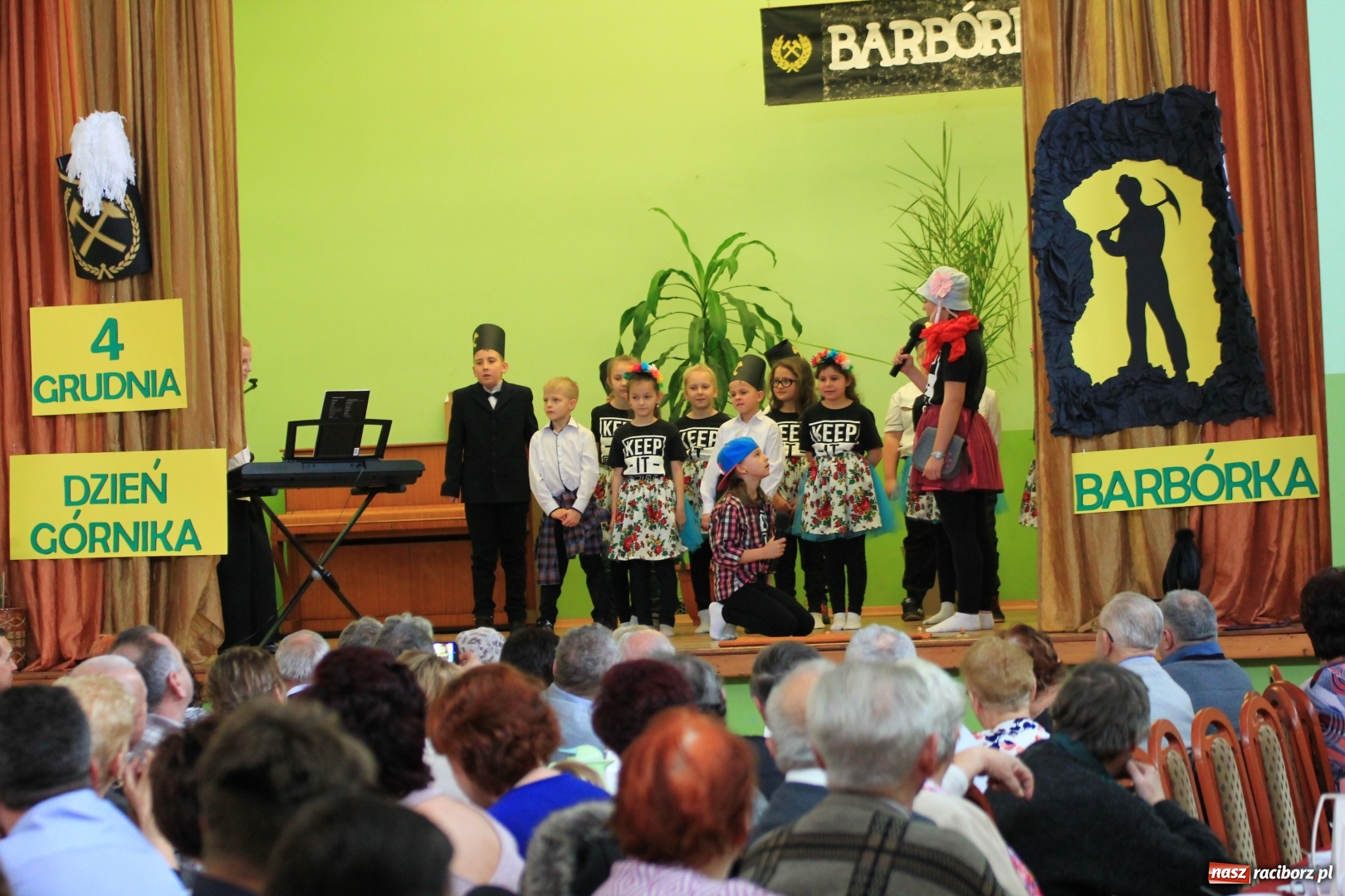 Zdjęcie w galerii na portalu naszraciborz.pl: Barbórka 2017, czyli występy dla górników w kobylskim Domu Kultury wiadomości z regionu