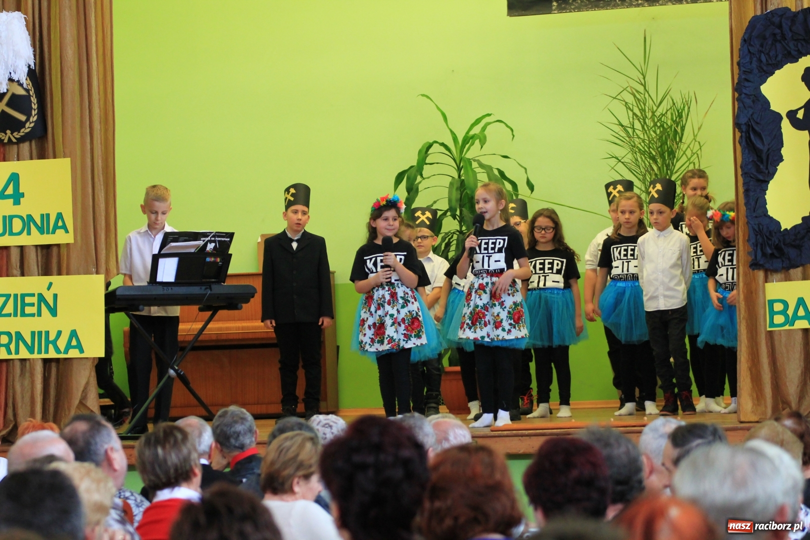 Zdjęcie w galerii na portalu naszraciborz.pl: Barbórka 2017, czyli występy dla górników w kobylskim Domu Kultury wiadomości z regionu