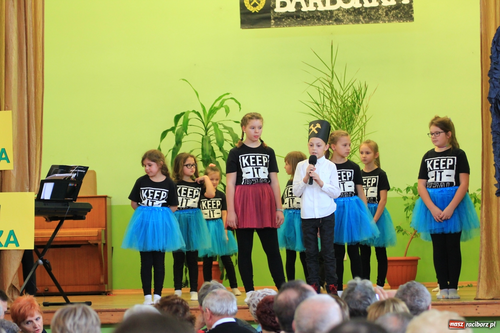 Zdjęcie w galerii na portalu naszraciborz.pl: Barbórka 2017, czyli występy dla górników w kobylskim Domu Kultury wiadomości z regionu