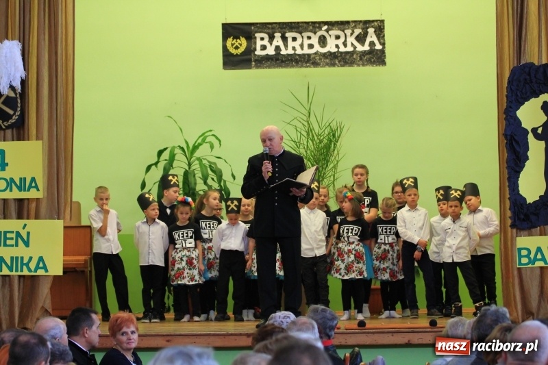 Zdjęcie w galerii na portalu naszraciborz.pl: Barbórka 2017, czyli występy dla górników w kobylskim Domu Kultury wiadomości z regionu