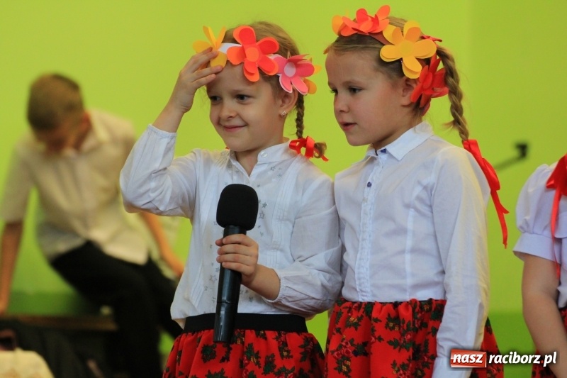 Zdjęcie w galerii na portalu naszraciborz.pl: Barbórka 2017, czyli występy dla górników w kobylskim Domu Kultury wiadomości z regionu