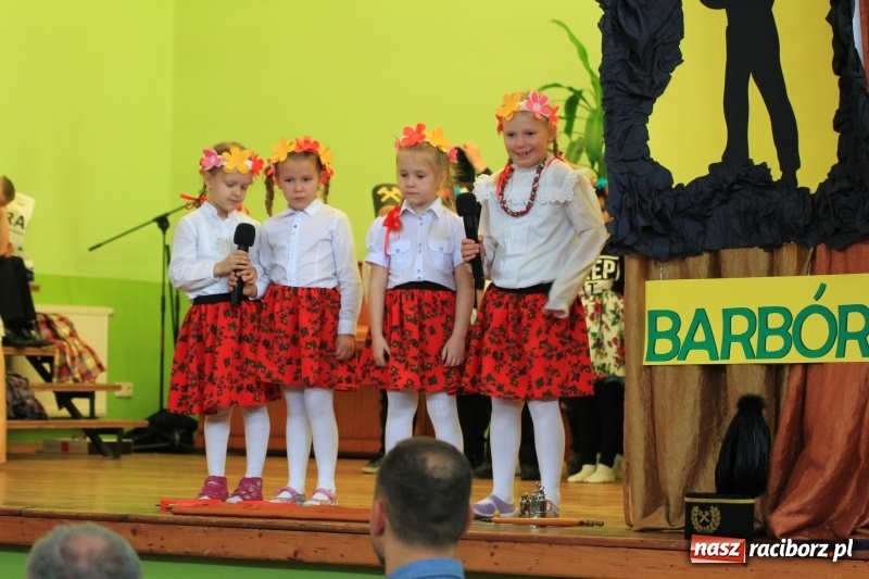 Zdjęcie w galerii na portalu naszraciborz.pl: Barbórka 2017, czyli występy dla górników w kobylskim Domu Kultury wiadomości z regionu