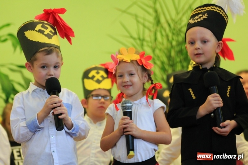 Zdjęcie w galerii na portalu naszraciborz.pl: Barbórka 2017, czyli występy dla górników w kobylskim Domu Kultury wiadomości z regionu