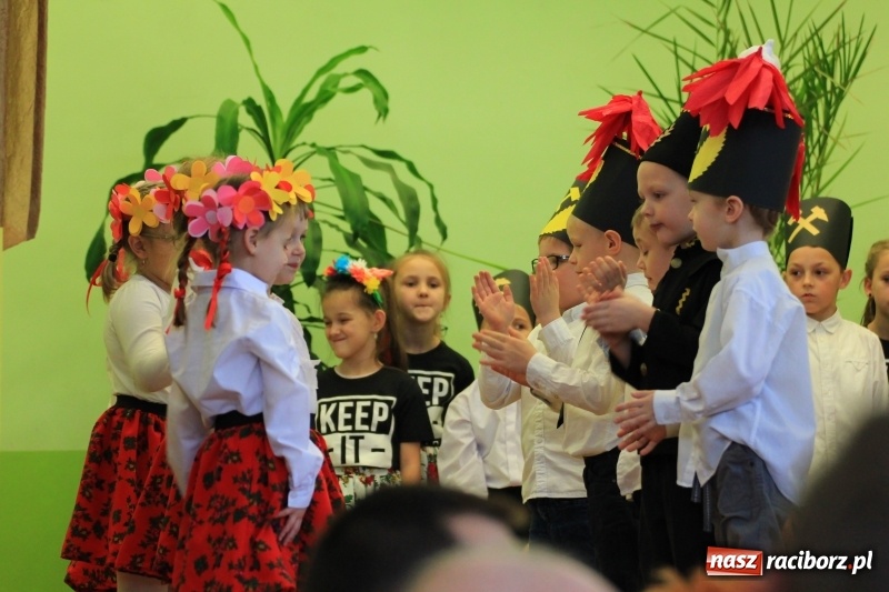 Zdjęcie w galerii na portalu naszraciborz.pl: Barbórka 2017, czyli występy dla górników w kobylskim Domu Kultury wiadomości z regionu