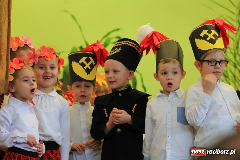 Zdjęcie w galerii na portalu naszraciborz.pl: Barbórka 2017, czyli występy dla górników w kobylskim Domu Kultury wiadomości z regionu