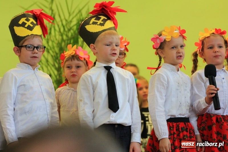 Zdjęcie w galerii na portalu naszraciborz.pl: Barbórka 2017, czyli występy dla górników w kobylskim Domu Kultury wiadomości z regionu