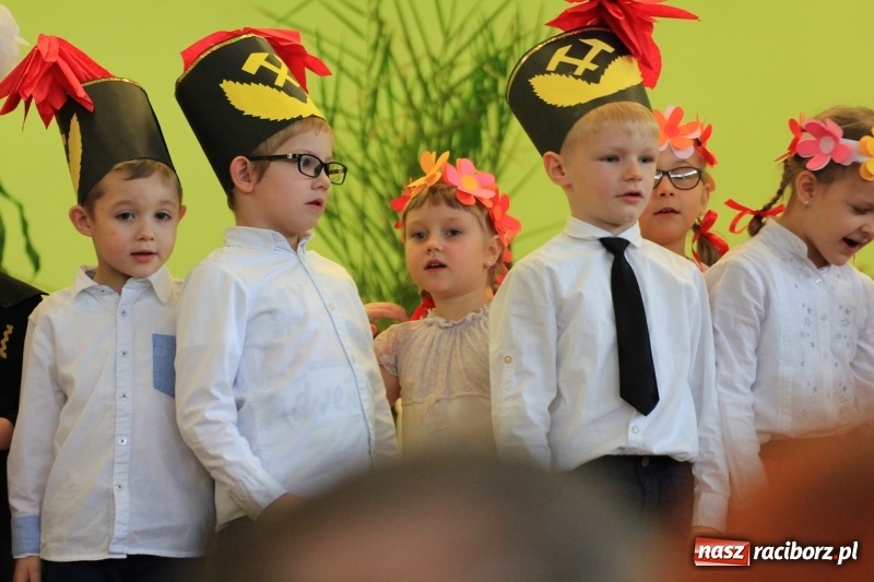 Zdjęcie w galerii na portalu naszraciborz.pl: Barbórka 2017, czyli występy dla górników w kobylskim Domu Kultury wiadomości z regionu