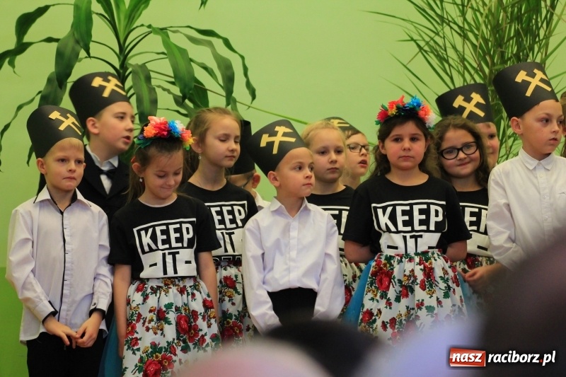 Zdjęcie w galerii na portalu naszraciborz.pl: Barbórka 2017, czyli występy dla górników w kobylskim Domu Kultury wiadomości z regionu