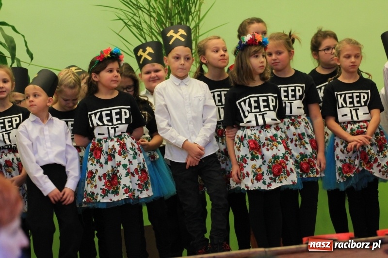 Zdjęcie w galerii na portalu naszraciborz.pl: Barbórka 2017, czyli występy dla górników w kobylskim Domu Kultury wiadomości z regionu