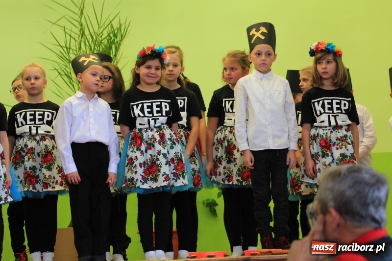 Zdjęcie w galerii na portalu naszraciborz.pl: Barbórka 2017, czyli występy dla górników w kobylskim Domu Kultury wiadomości z regionu