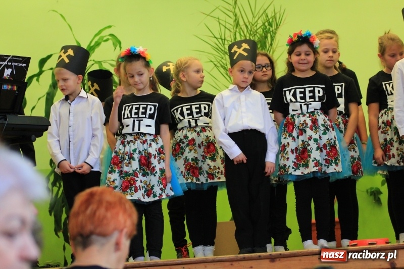 Zdjęcie w galerii na portalu naszraciborz.pl: Barbórka 2017, czyli występy dla górników w kobylskim Domu Kultury wiadomości z regionu