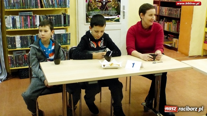 Zdjęcie w galerii na portalu naszraciborz.pl: Rodzinny konkurs wiedzy w raciborskiej bibliotece wiadomości z regionu