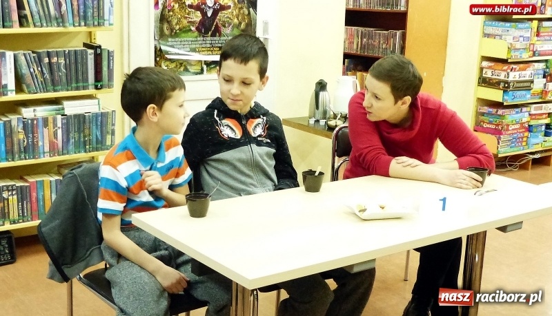 Zdjęcie w galerii na portalu naszraciborz.pl: Rodzinny konkurs wiedzy w raciborskiej bibliotece wiadomości z regionu