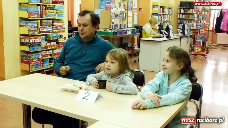 Zdjęcie w galerii na portalu naszraciborz.pl: Rodzinny konkurs wiedzy w raciborskiej bibliotece wiadomości z regionu