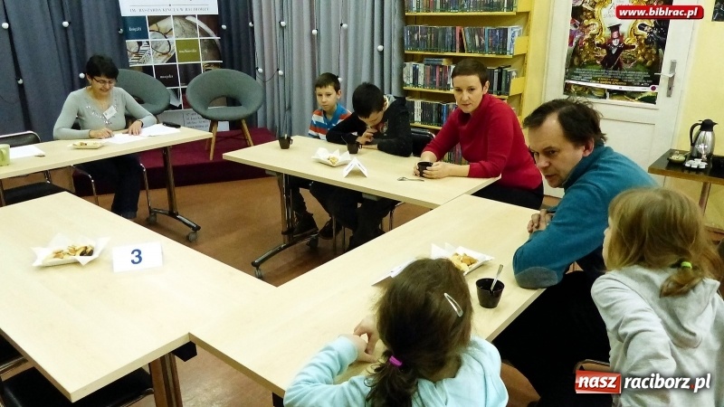 Zdjęcie w galerii na portalu naszraciborz.pl: Rodzinny konkurs wiedzy w raciborskiej bibliotece wiadomości z regionu
