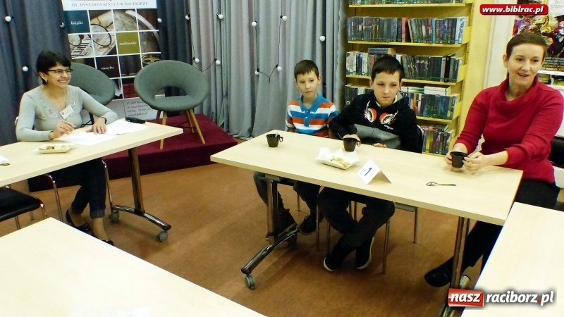 Zdjęcie w galerii na portalu naszraciborz.pl: Rodzinny konkurs wiedzy w raciborskiej bibliotece wiadomości z regionu