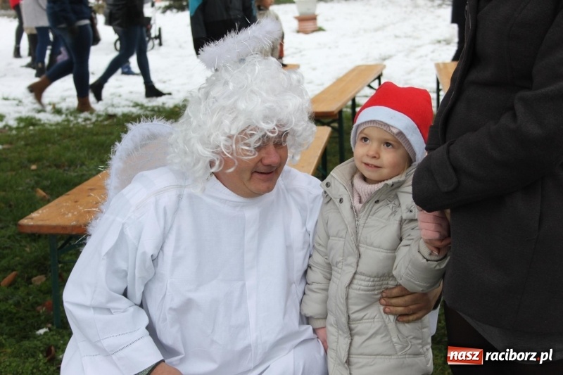 Zdjęcie w galerii na portalu naszraciborz.pl: Święty Mikołaj spotkał się z mieszkańcami Wojnowic wiadomości z regionu