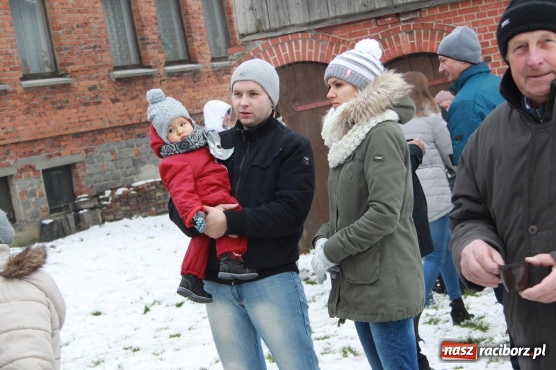 Zdjęcie w galerii na portalu naszraciborz.pl: Święty Mikołaj spotkał się z mieszkańcami Wojnowic wiadomości z regionu