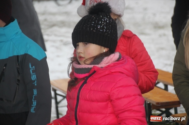 Zdjęcie w galerii na portalu naszraciborz.pl: Święty Mikołaj spotkał się z mieszkańcami Wojnowic wiadomości z regionu