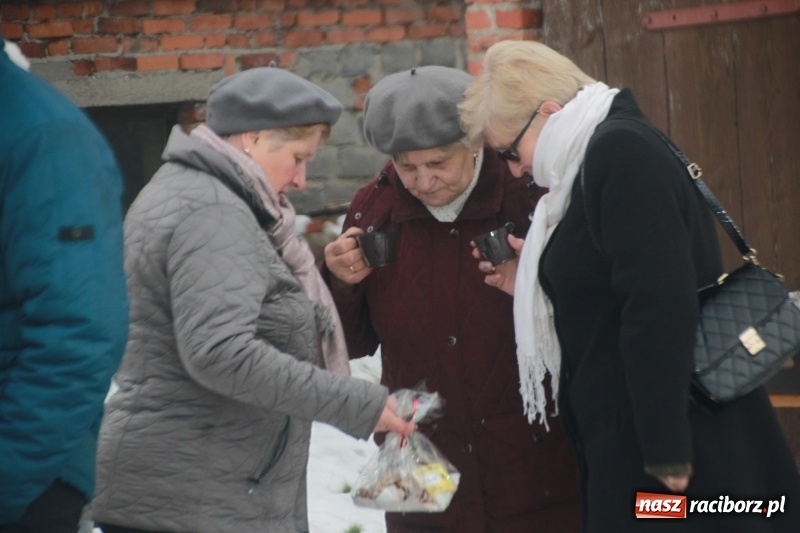 Zdjęcie w galerii na portalu naszraciborz.pl: Święty Mikołaj spotkał się z mieszkańcami Wojnowic wiadomości z regionu