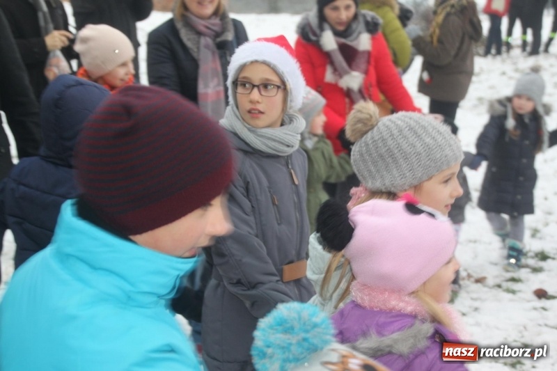 Zdjęcie w galerii na portalu naszraciborz.pl: Święty Mikołaj spotkał się z mieszkańcami Wojnowic wiadomości z regionu