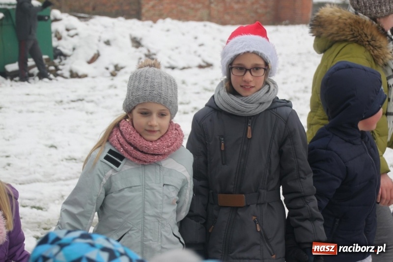 Zdjęcie w galerii na portalu naszraciborz.pl: Święty Mikołaj spotkał się z mieszkańcami Wojnowic wiadomości z regionu