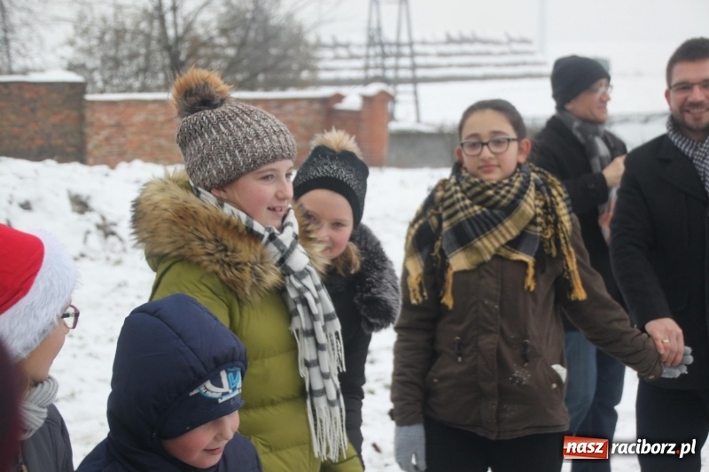 Zdjęcie w galerii na portalu naszraciborz.pl: Święty Mikołaj spotkał się z mieszkańcami Wojnowic wiadomości z regionu