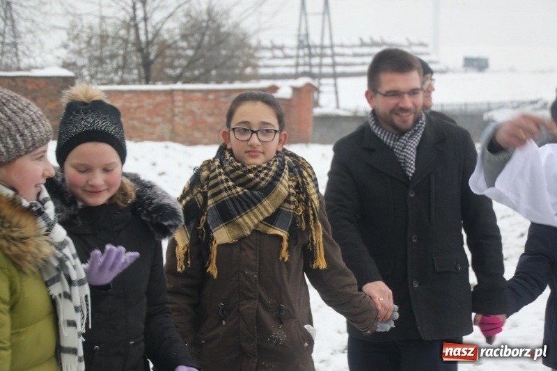 Zdjęcie w galerii na portalu naszraciborz.pl: Święty Mikołaj spotkał się z mieszkańcami Wojnowic wiadomości z regionu