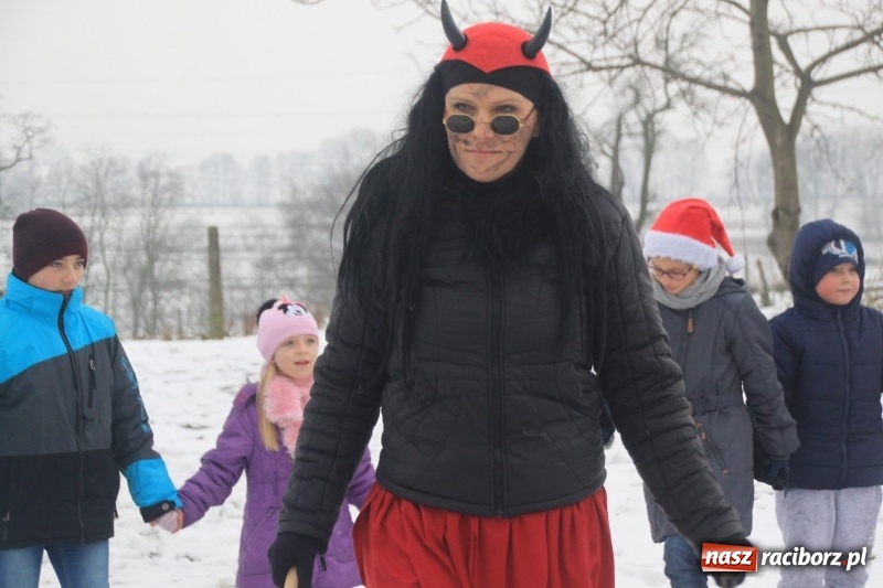 Zdjęcie w galerii na portalu naszraciborz.pl: Święty Mikołaj spotkał się z mieszkańcami Wojnowic wiadomości z regionu