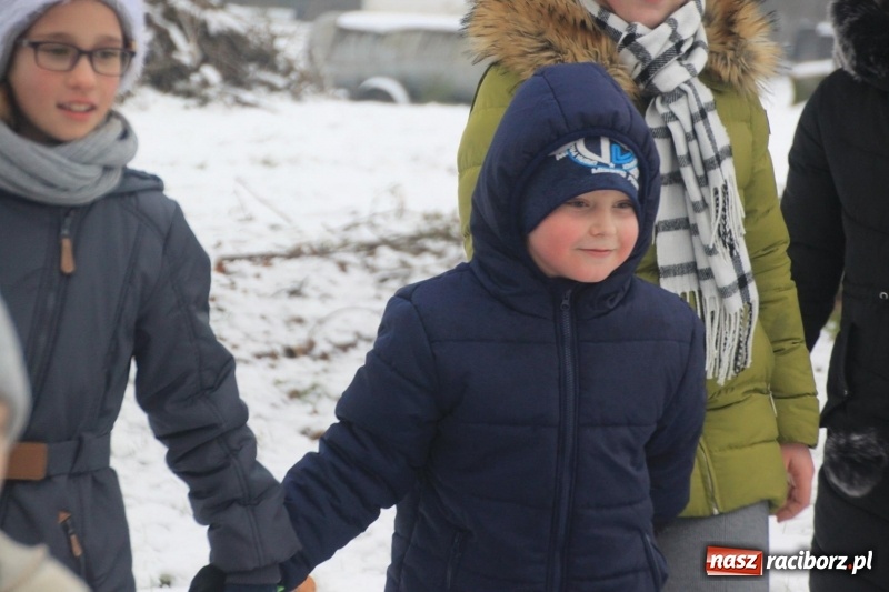 Zdjęcie w galerii na portalu naszraciborz.pl: Święty Mikołaj spotkał się z mieszkańcami Wojnowic wiadomości z regionu