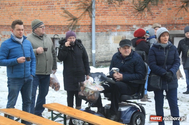 Zdjęcie w galerii na portalu naszraciborz.pl: Święty Mikołaj spotkał się z mieszkańcami Wojnowic wiadomości z regionu