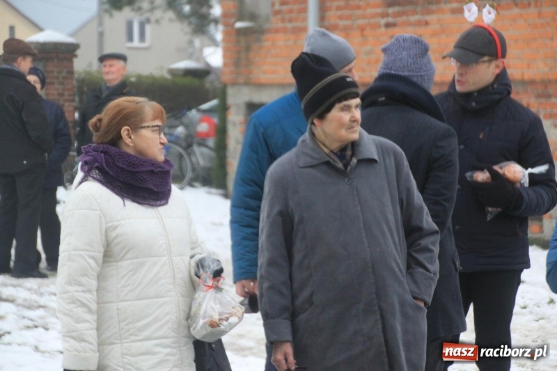 Zdjęcie w galerii na portalu naszraciborz.pl: Święty Mikołaj spotkał się z mieszkańcami Wojnowic wiadomości z regionu