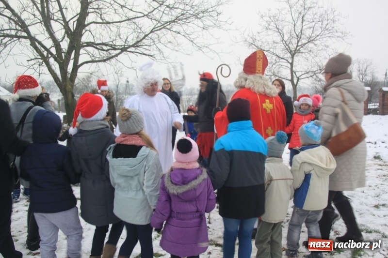 Zdjęcie w galerii na portalu naszraciborz.pl: Święty Mikołaj spotkał się z mieszkańcami Wojnowic wiadomości z regionu
