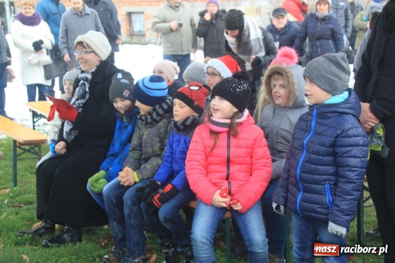 Zdjęcie w galerii na portalu naszraciborz.pl: Święty Mikołaj spotkał się z mieszkańcami Wojnowic wiadomości z regionu