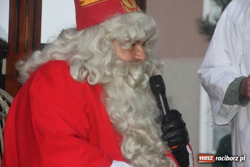 Zdjęcie w galerii na portalu naszraciborz.pl: Święty Mikołaj spotkał się z mieszkańcami Wojnowic wiadomości z regionu