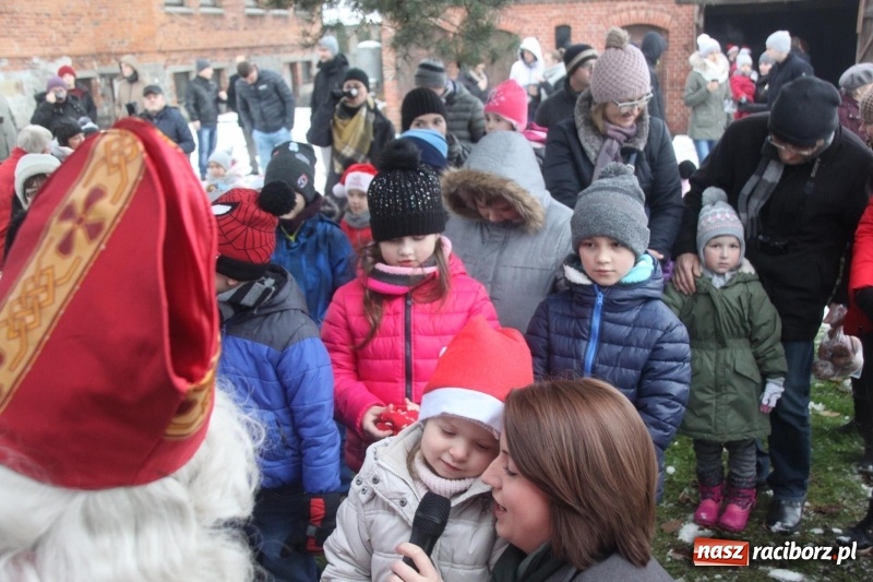 Zdjęcie w galerii na portalu naszraciborz.pl: Święty Mikołaj spotkał się z mieszkańcami Wojnowic wiadomości z regionu