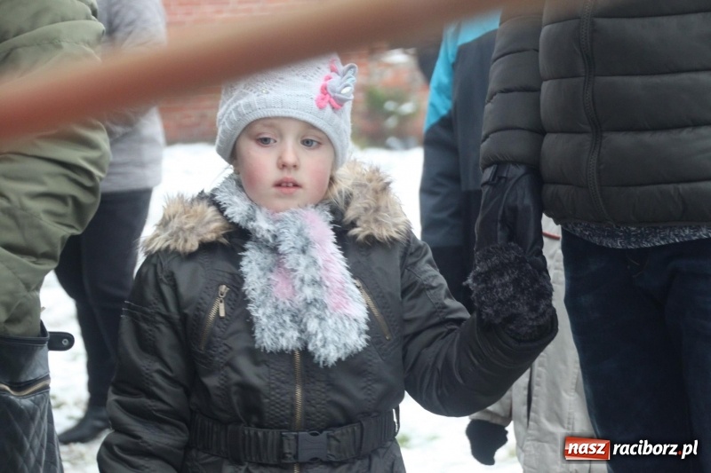 Zdjęcie w galerii na portalu naszraciborz.pl: Święty Mikołaj spotkał się z mieszkańcami Wojnowic wiadomości z regionu