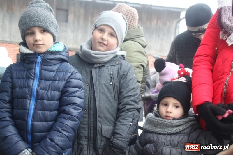 Zdjęcie w galerii na portalu naszraciborz.pl: Święty Mikołaj spotkał się z mieszkańcami Wojnowic wiadomości z regionu