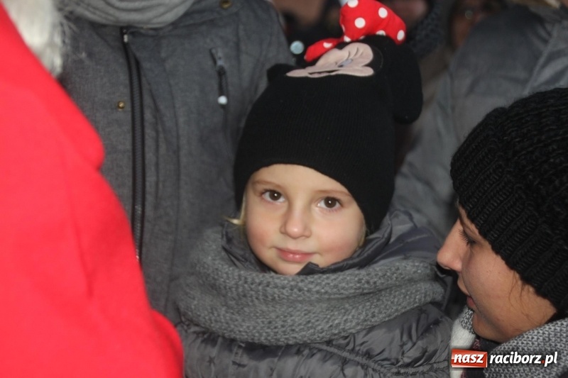 Zdjęcie w galerii na portalu naszraciborz.pl: Święty Mikołaj spotkał się z mieszkańcami Wojnowic wiadomości z regionu