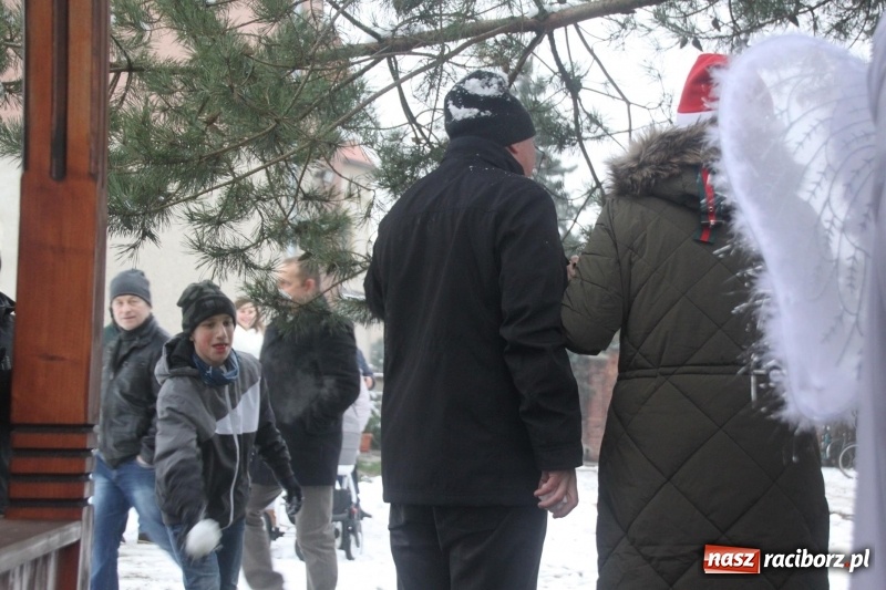 Zdjęcie w galerii na portalu naszraciborz.pl: Święty Mikołaj spotkał się z mieszkańcami Wojnowic wiadomości z regionu